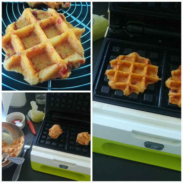 Gaufres apéritives de pommes de terre, jambon et tomates confites